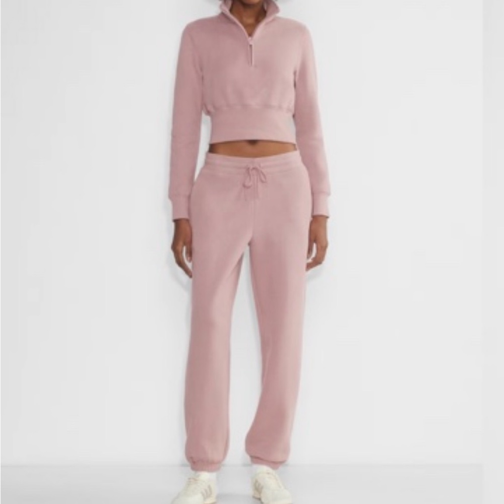 Aritzia Claremont / Pink Sweatshirt and Sweatpants Set